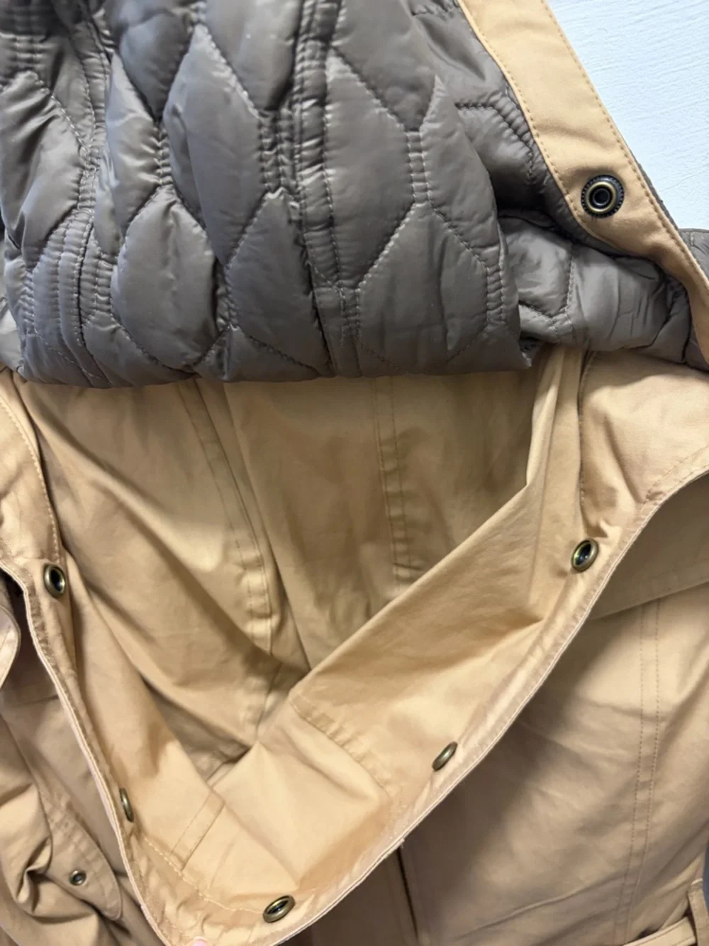 Burberry Tan/Camel Double-Breasted Trench Coat with Detachable Hood and Lining - Picture 11 of 12